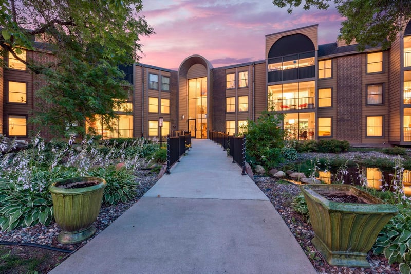 9600 Portland Ave S #220, Bloomington, MN 55420
