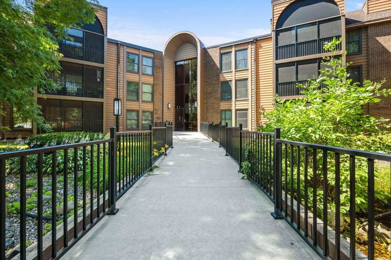 9600 Portland Ave S #220, Bloomington, MN 55420