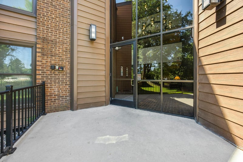 9600 Portland Ave S #220, Bloomington, MN 55420