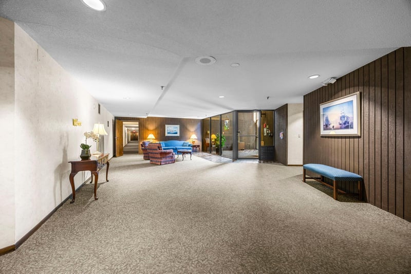 9600 Portland Ave S #220, Bloomington, MN 55420