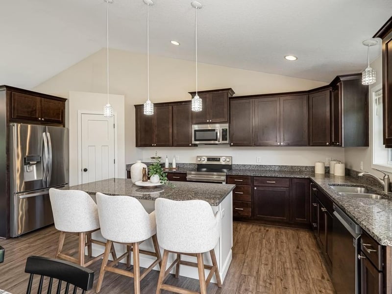 85 Maple Island Rd, Lakeville, MN 55044
