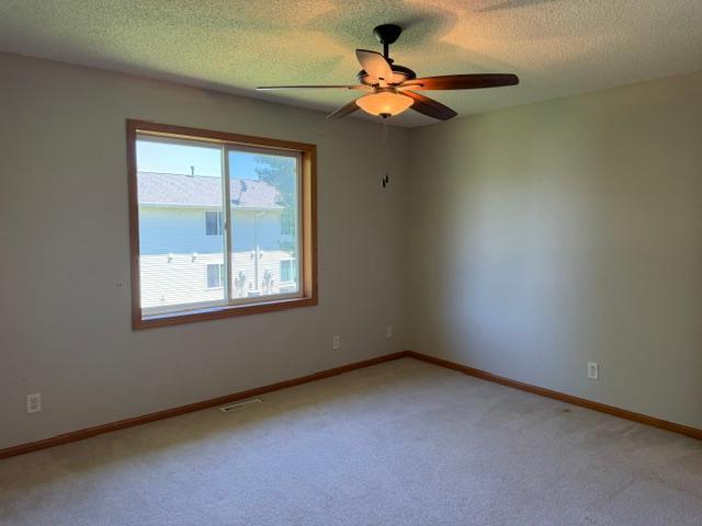 1516 Dublin Ct, Shakopee, MN 55379