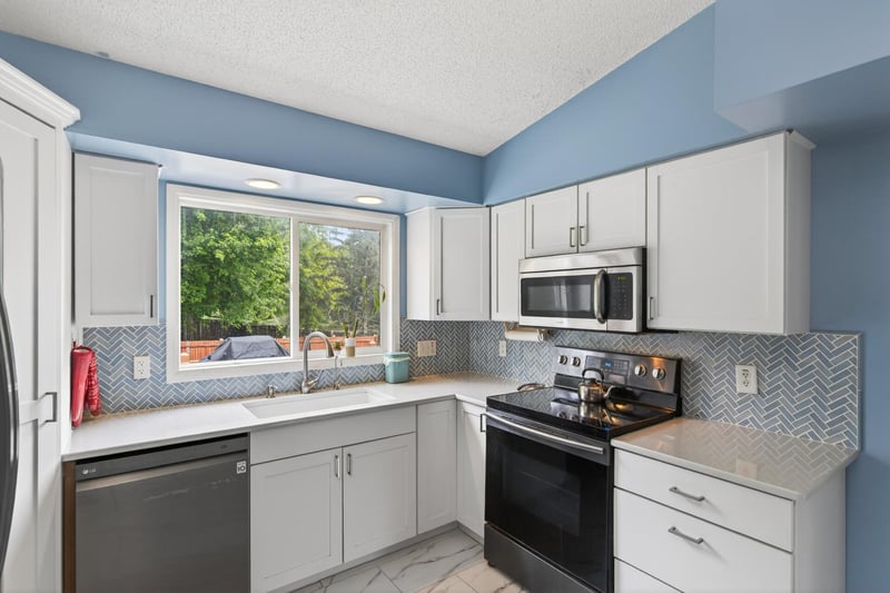 8522 Darnel Rd, Eden Prairie, MN 55347