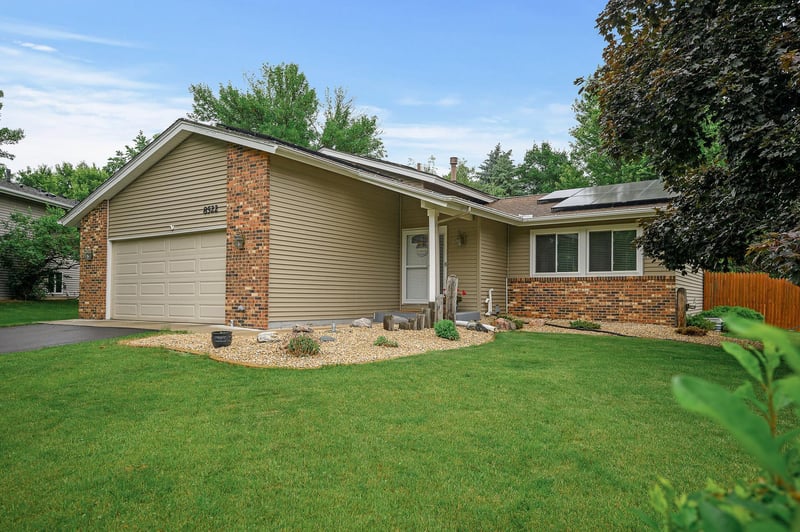8522 Darnel Rd, Eden Prairie, MN 55347
