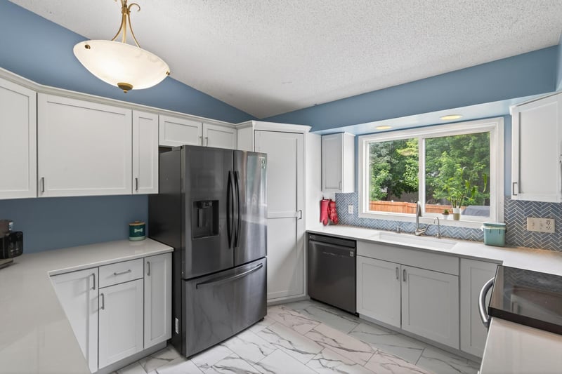 8522 Darnel Rd, Eden Prairie, MN 55347