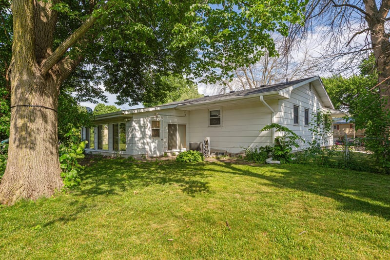 1516 Wellington Crescent, Faribault, MN 55021