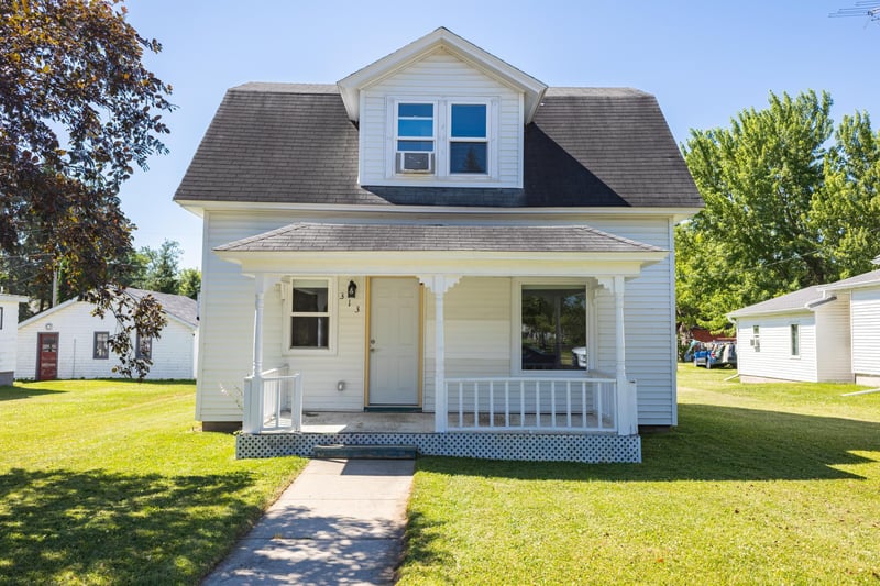 313 Minnesota Ave E, Sebeka, MN 56477