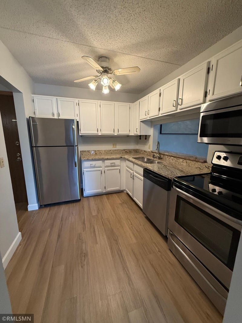 10511 Cedar Lake Rd #309, Minnetonka, MN 55305