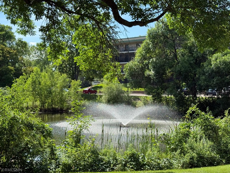 10511 Cedar Lake Rd #309, Minnetonka, MN 55305