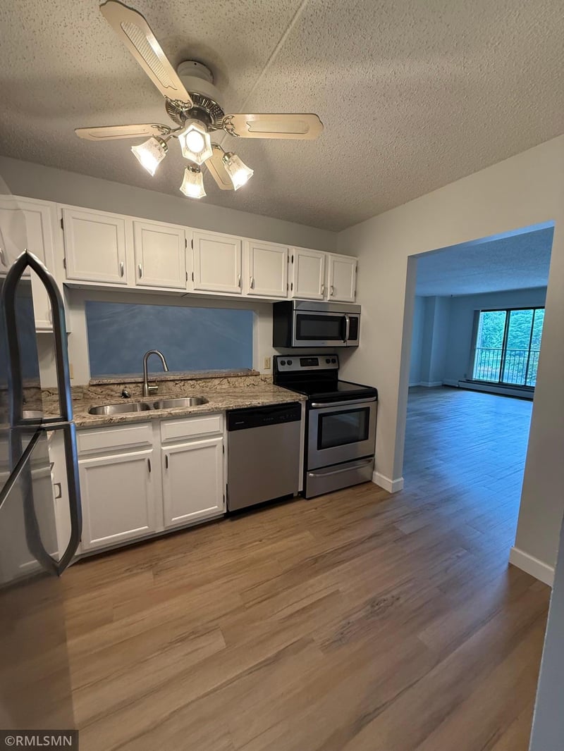 10511 Cedar Lake Rd #309, Minnetonka, MN 55305