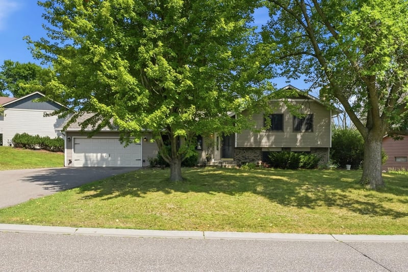 6600 Stratford Rd, Woodbury, MN 55125