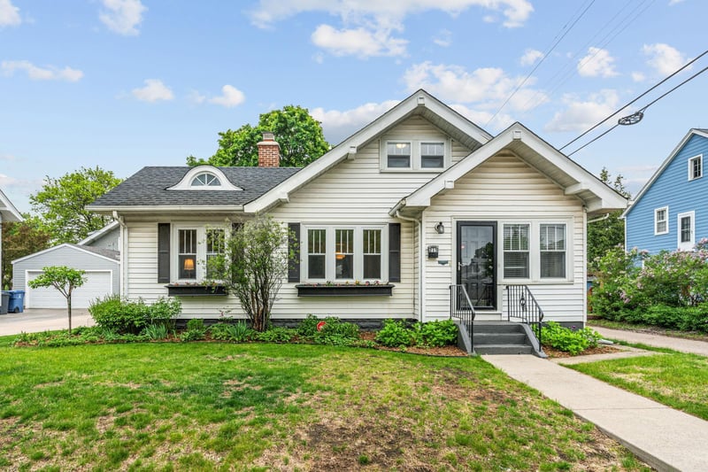 215 E 48th St, Minneapolis, MN 55419