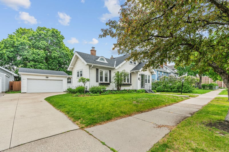 215 E 48th St, Minneapolis, MN 55419