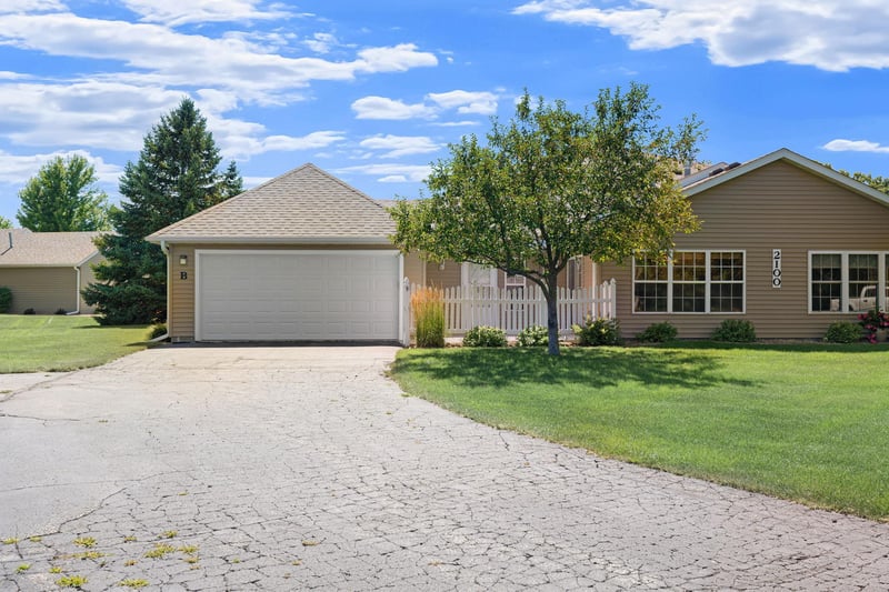2100 Burr Oak Dr #B, Austin, MN 55912