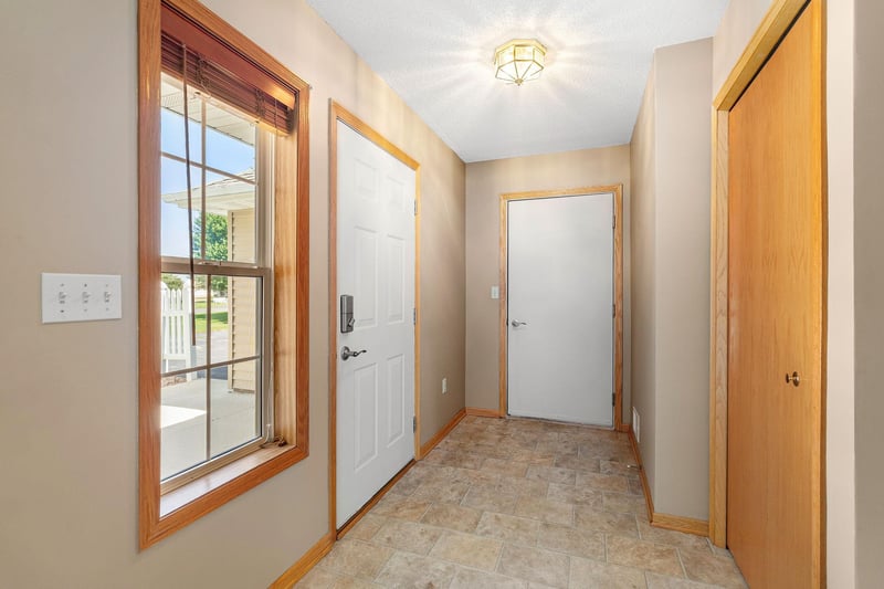 2100 Burr Oak Dr Ln #B, Austin, MN 55912