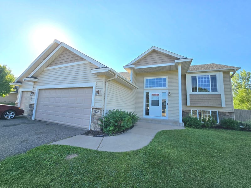 1125 Pioneer Trl SE, Cambridge, MN 55008