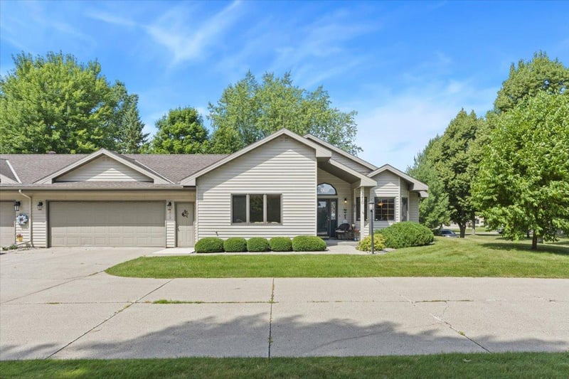 2210 Brookwood Ct, Fergus Falls, MN 56537