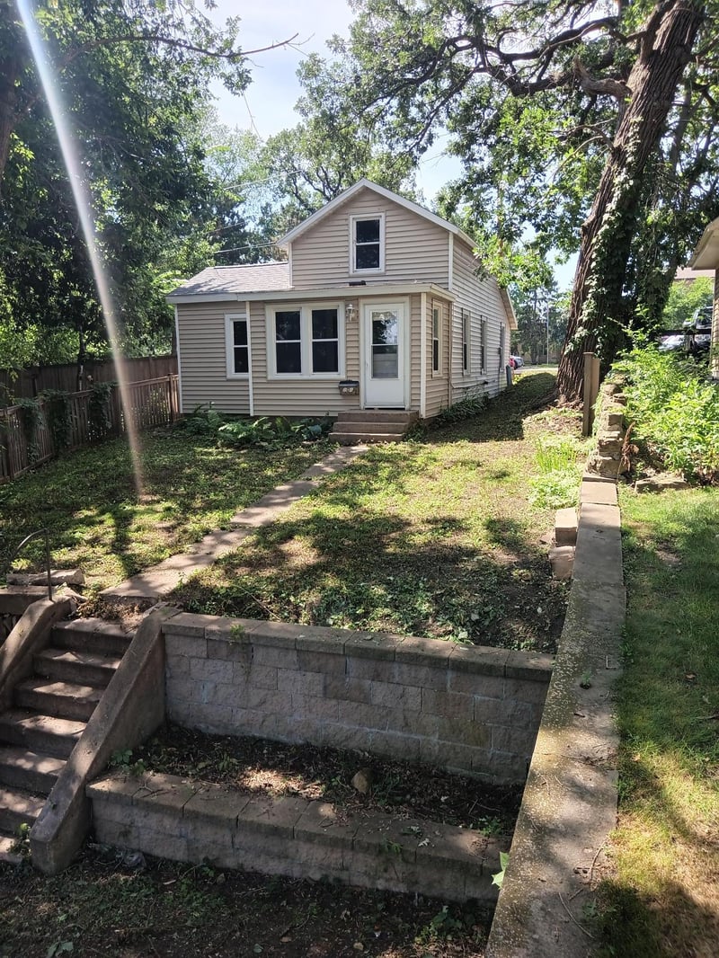 204 3rd St E, Hastings, MN 55033