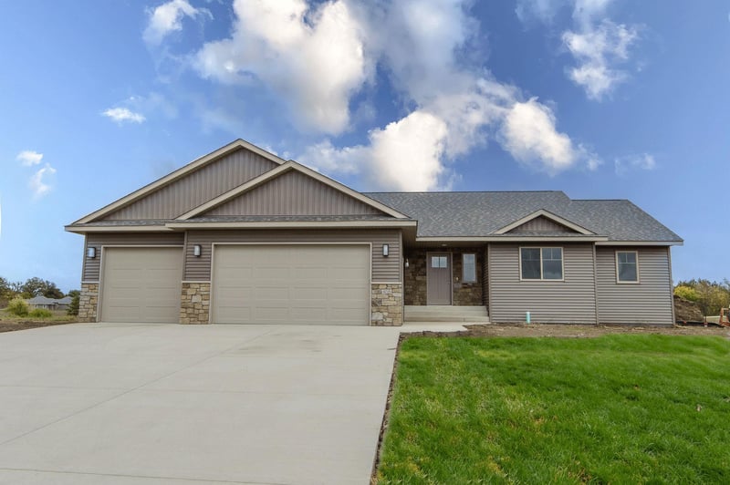 4825 Chainview Dr NW, Alexandria, MN 56308