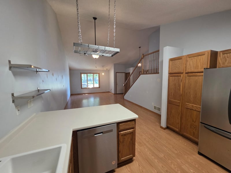 832 Matthew Dr, Chaska, MN 55318