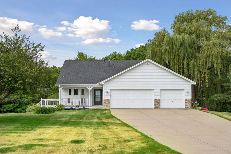 10219 Kahler Ave NE, Monticello, MN 55362