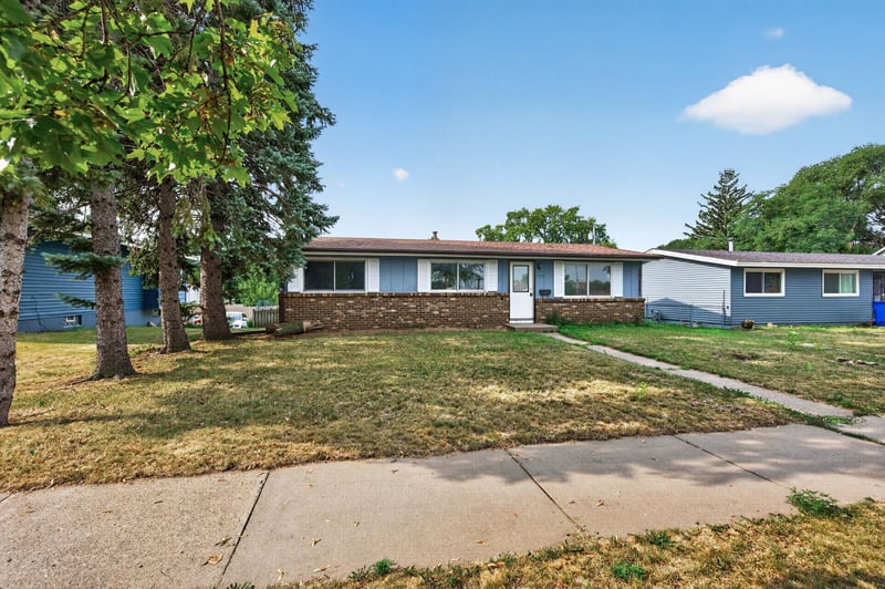 1582 3rd St E, Saint Paul, MN 55106