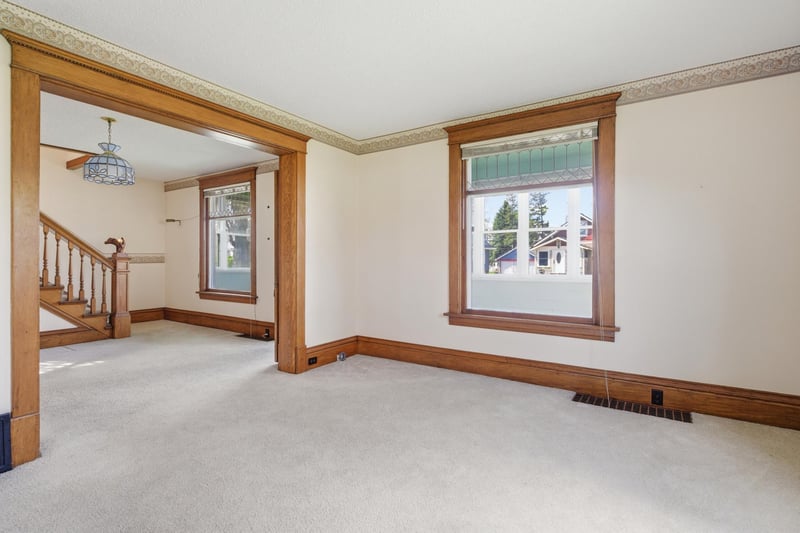 827 7th Ave SW, Faribault, MN 55021