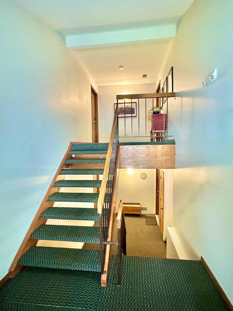 18462 Creeks Bend Dr, Minnetonka, MN 55345