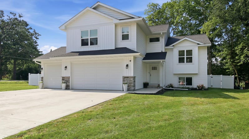 902 Wagner Rd, Menomonie, WI 54751
