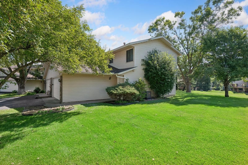 8515 W 97th Street Cir, Bloomington, MN 55438