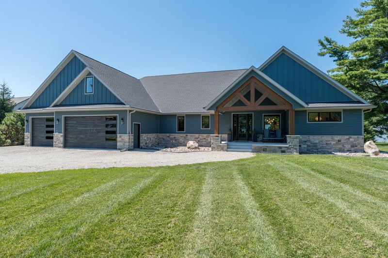 29227 Biehn Dr, Madison Lake, MN 56063