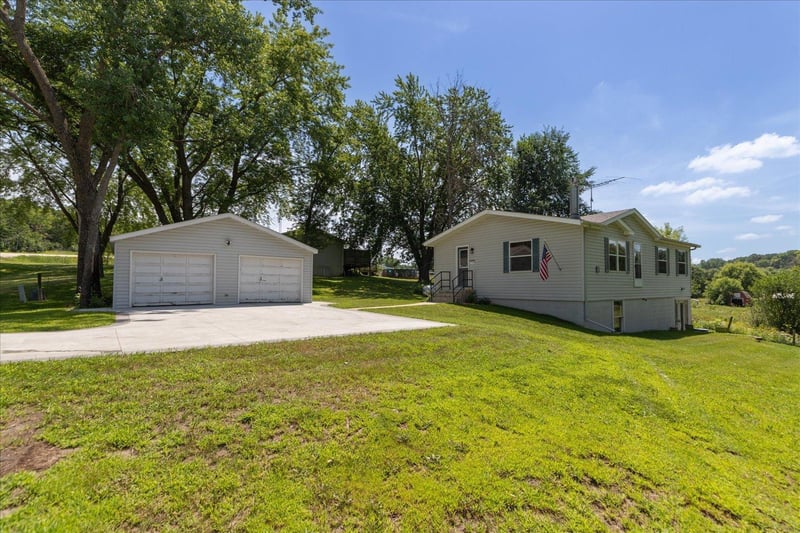 7300 30th St SE, Eyota, MN 55934