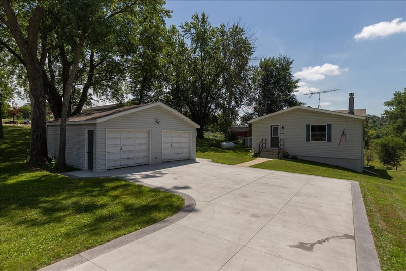 7300 30th St SE, Eyota, MN 55934