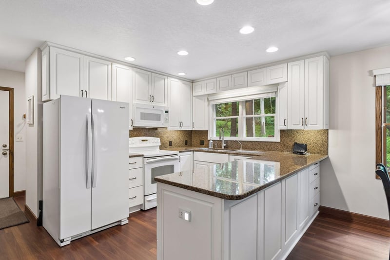360 Quail Rd, Dellwood, MN 55110