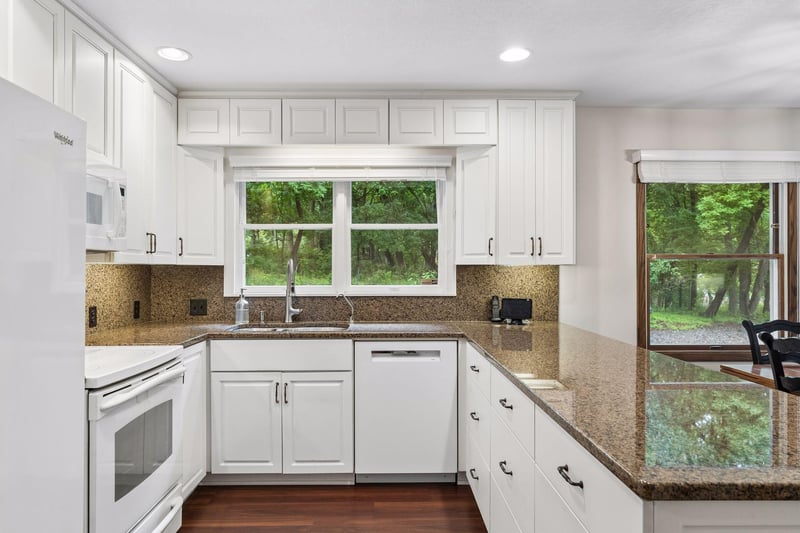 360 Quail Rd, Dellwood, MN 55110