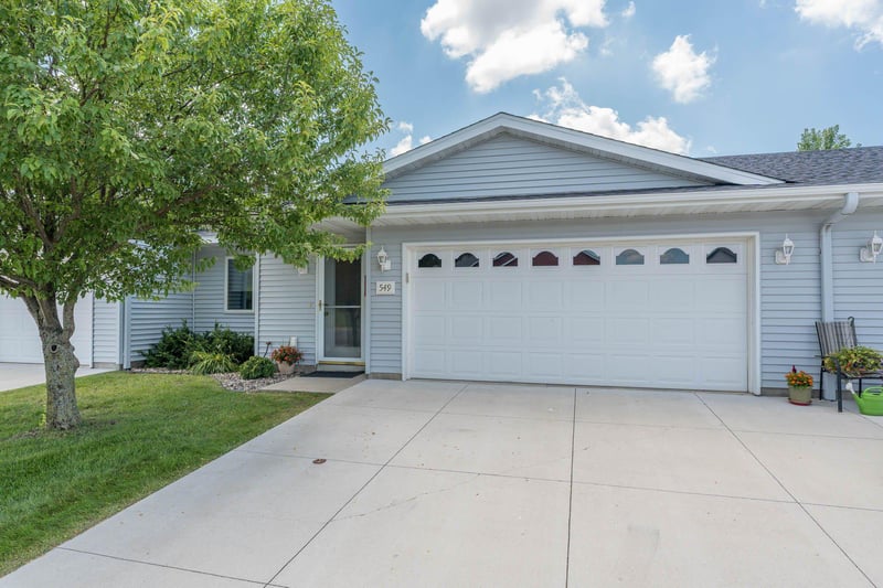 549 Oakwood Dr, Janesville, MN 56048