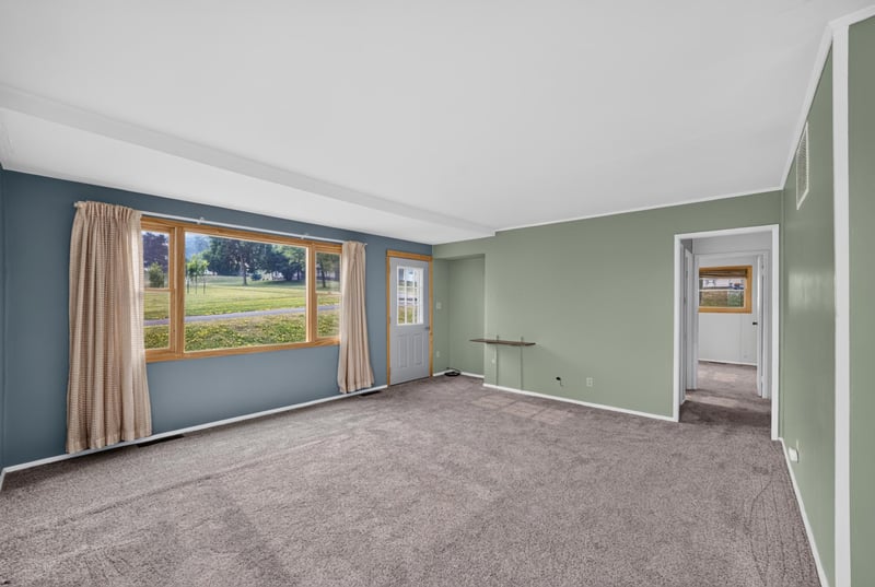 16 Carter Ln, Silver Bay, MN 55614
