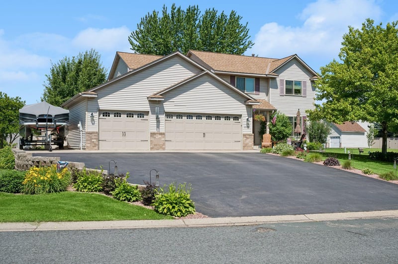 21071 Hyacinth Ave, Lakeville, MN 55044