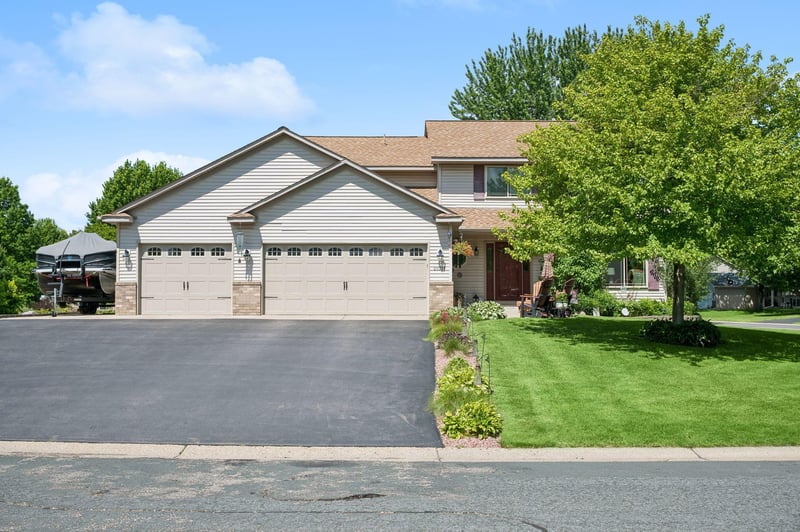 21071 Hyacinth Ave, Lakeville, MN 55044