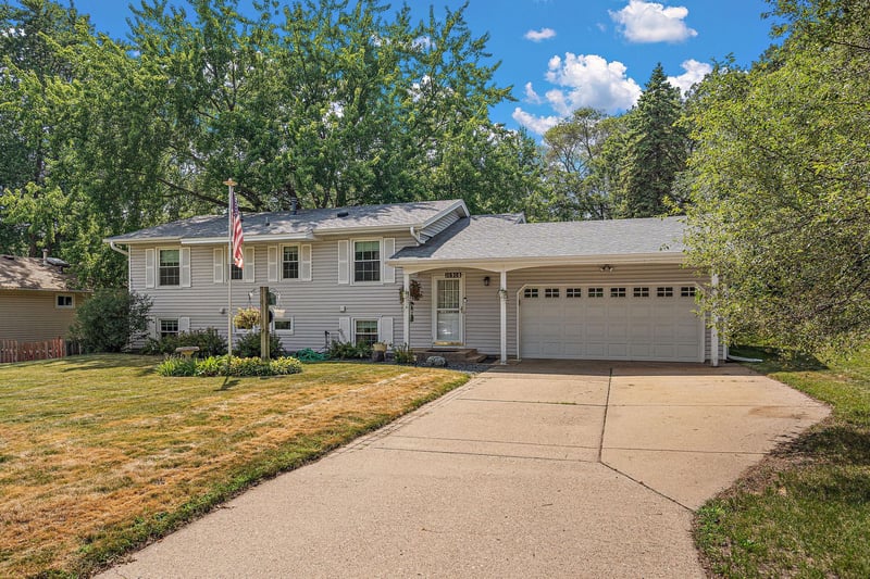 10908 Dahlia St NW, Coon Rapids, MN 55433