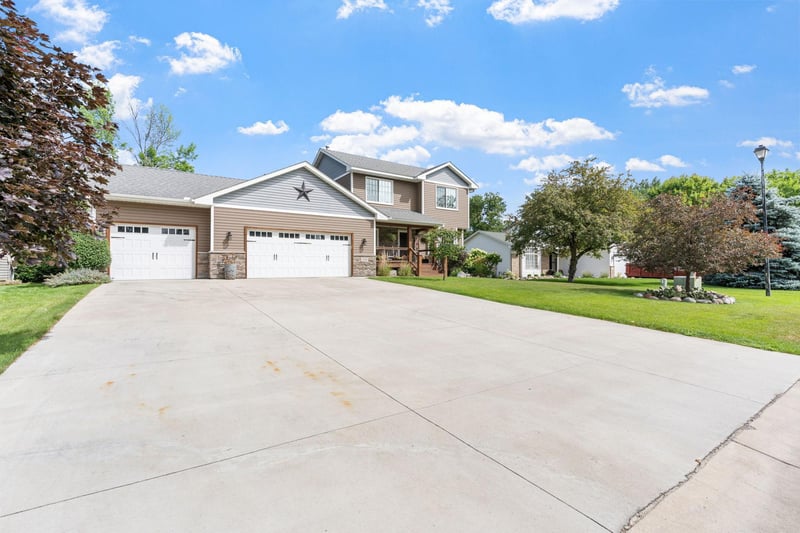 5741 145th Ct NW, Anoka, MN 55303