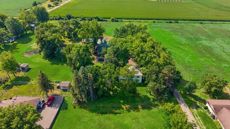 724 Park Ave, Hamburg, MN 55339