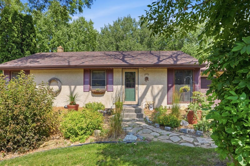 2686 Victoria St N, Roseville, MN 55113