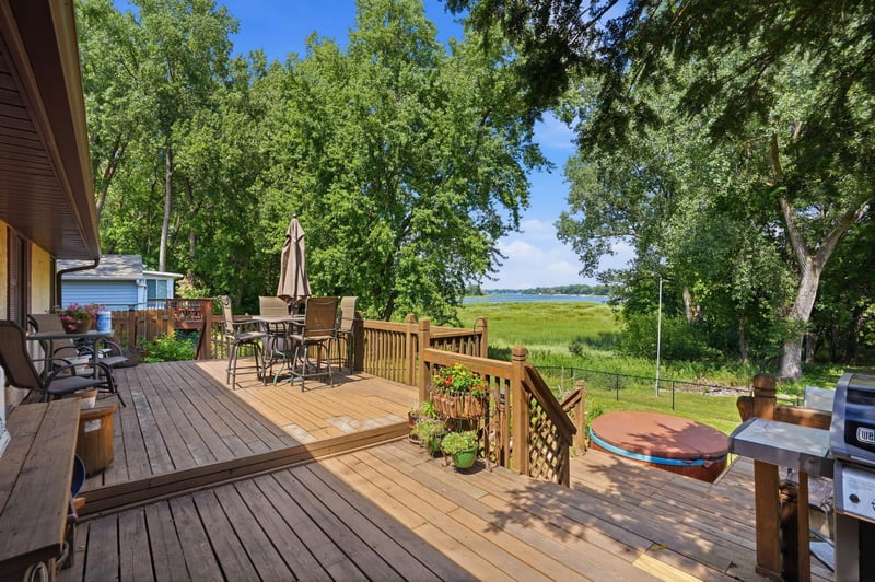 2686 Victoria St N, Roseville, MN 55113