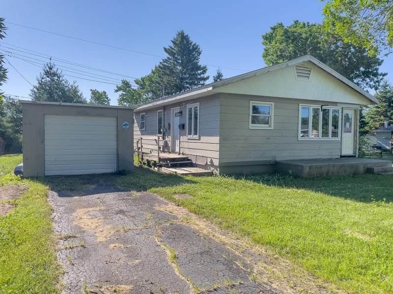 25 Gibson Rd, Silver Bay, MN 55614