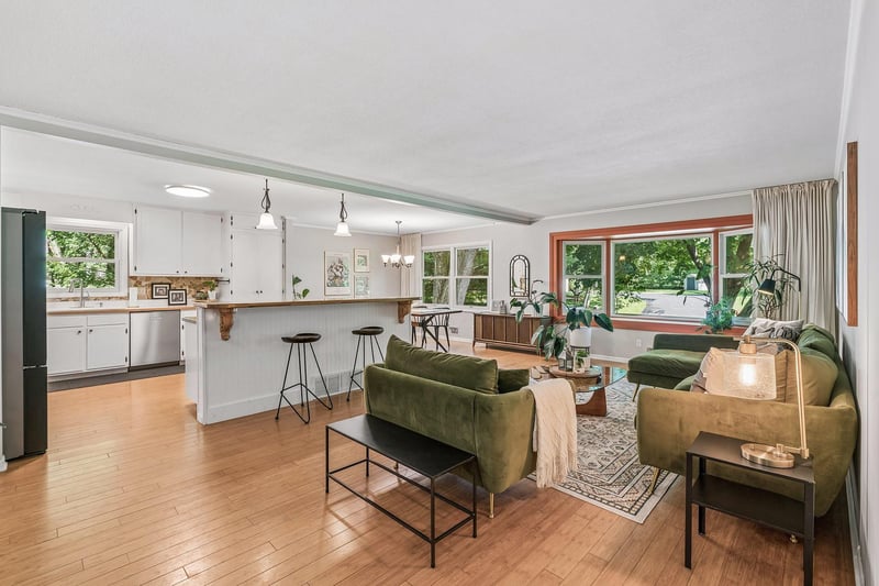 15401 Willowood Dr, Minnetonka, MN 55345