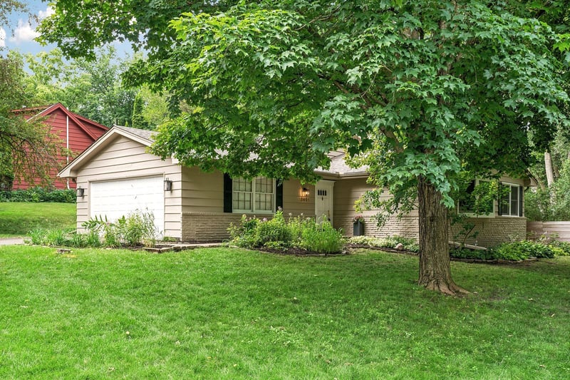 15401 Willowood Dr, Minnetonka, MN 55345