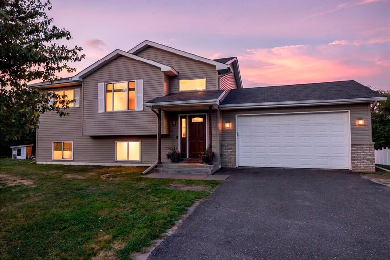 616 Horseshoe Ln, Braham, MN 55006