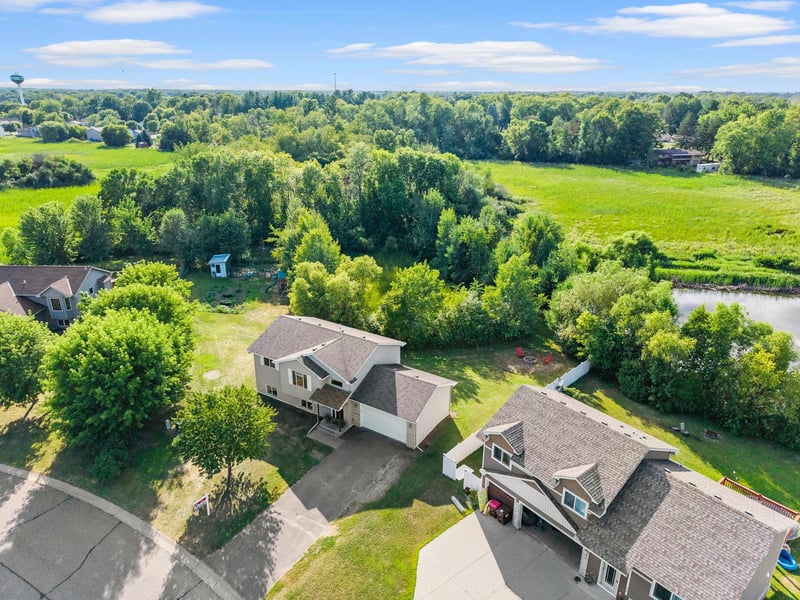 616 Horseshoe Ln, Braham, MN 55006