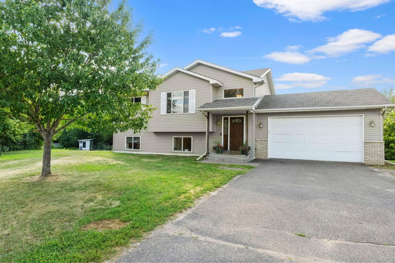 616 Horseshoe Ln, Braham, MN 55006